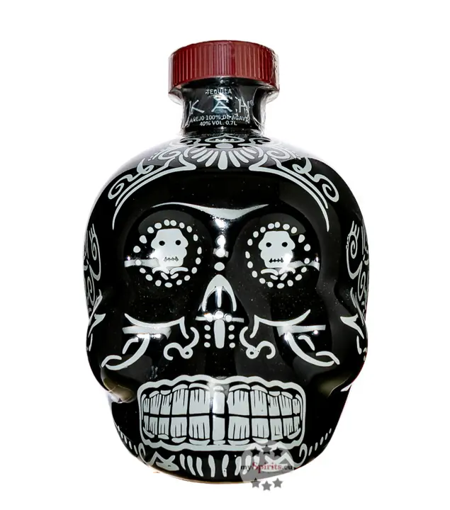 Kah Tequila Añejo / 40 % Vol. / 0,7 Liter in schwarzer Totenkopf-Flasche