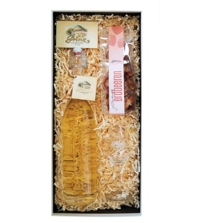 Prinz Geschenkset Erdbeer-Genuss: Prinz Alte Erdbeere / 41% vol / 0,5 l & getrocknete Erdbeeren + Kelch in Box