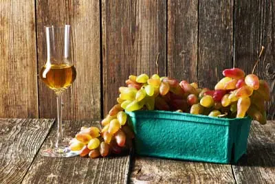 Holzfassgelagerter Grappa Holzfassgelagerter Grappa