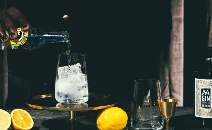 AA Gin pur oder als Gin Tonic genießen! AA Gin pur oder als Gin Tonic genießen!