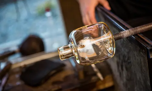 So wird die Jubil&auml;umswhisky-Flasche hergestellt