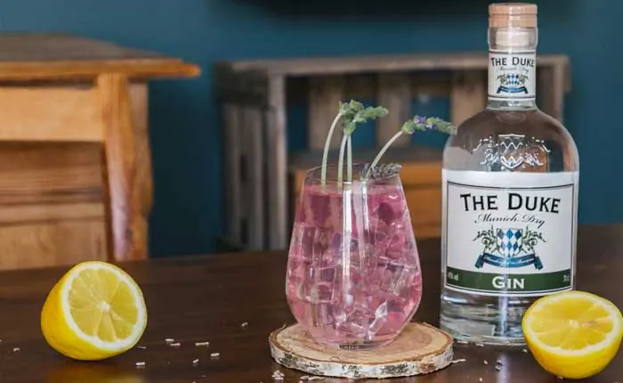 So trinkt man The Duke Gin So trinkt man The Duke Gin