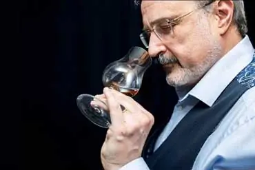 Spirituosen-Experte Jürgen Deibel führt durch das Whisky-Tasting Spirituosen-Experte Jürgen Deibel führt durch das Whisky-Tasting