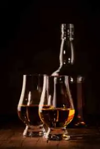 Peated Whisky Tasting Online - jetzt ihr Whisky-Tasting für zu Hause buchen! Peated Whisky Tasting Online - jetzt ihr Whisky-Tasting für zu Hause buchen!