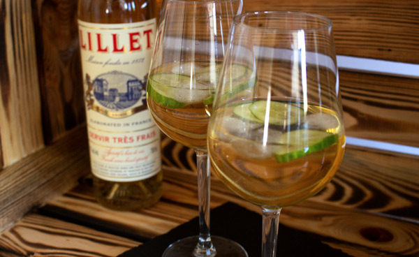 Lillet Spritz lillet spritz mit lillet flasche in holzkiste
